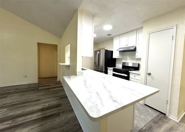 Building Photo - 22611 Braken Carter Ln