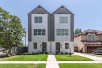 Building Photo - *** MOVE IN SUMMER July 10th 2027 * $7750 ***  5 Bedroom 5.5 Bath, 1 Block from TCU Campus
