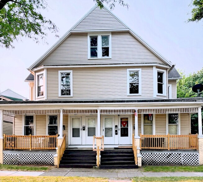 Primary Photo - 221 Spencer St