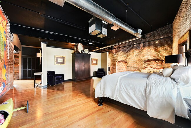 Building Photo - Spectacular, Furnished 3-Bedroom Loft