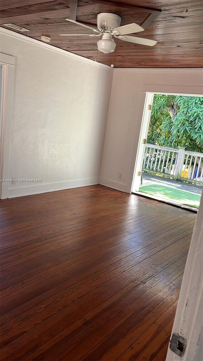 Building Photo - 315 Eucalyptus St