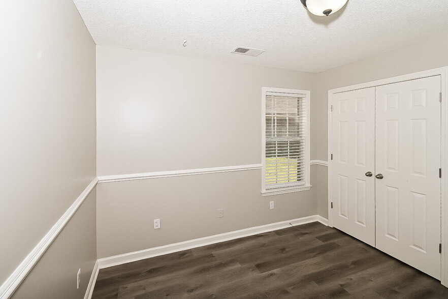 Building Photo - 2950 Dove Cove