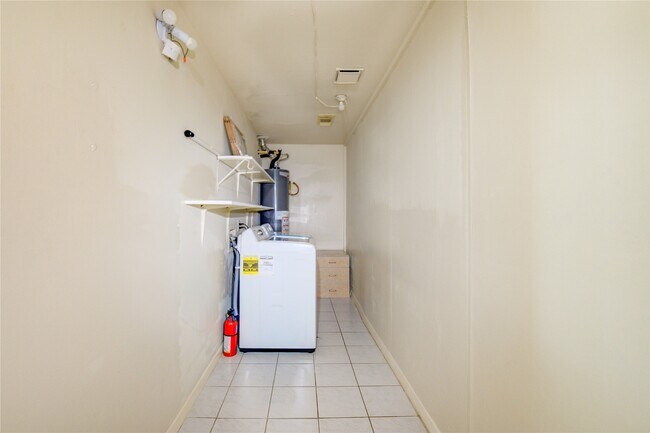 Building Photo - 2927 Great Lakes Ave