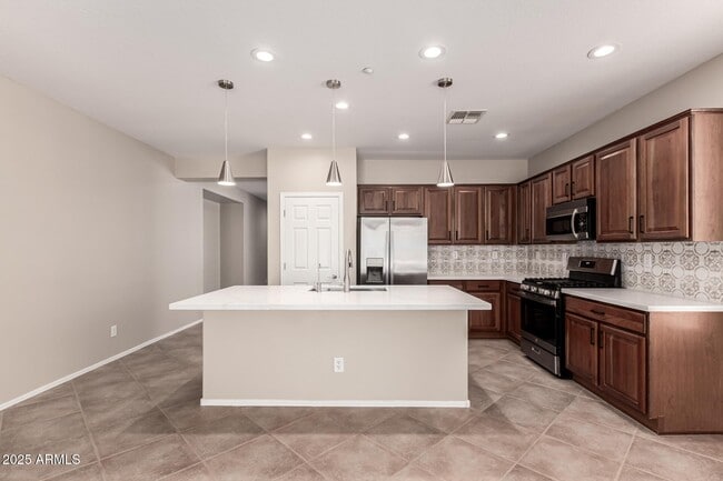 Building Photo - 1744 W Turtle Hill Dr