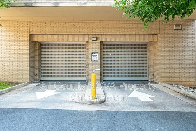 Building Photo - 11776 Stratford House Pl