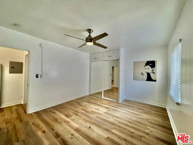 Building Photo - 1217 N Virgil Ave