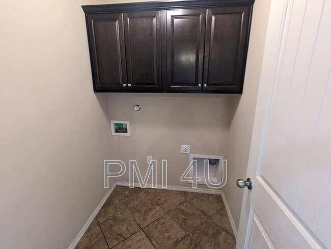 Building Photo - 2035 Ferndale Rd SE