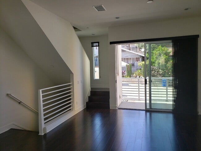 Building Photo - Three-story Silverlake modern home