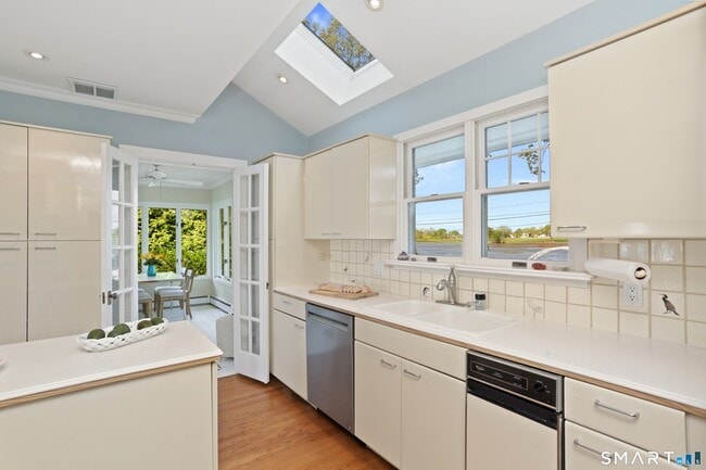 Building Photo - 34 Shorehaven Rd