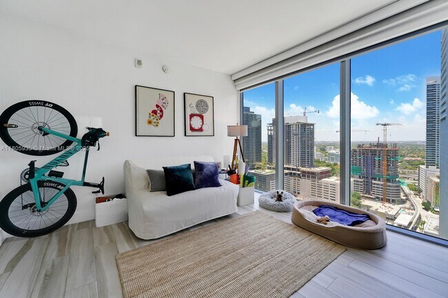 Building Photo - 1300 Brickell Bay Dr