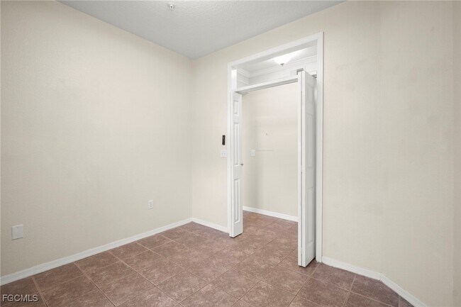 Building Photo - 11511 Villa Grand