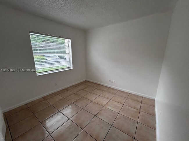 Building Photo - 3212 Coral Ridge Dr