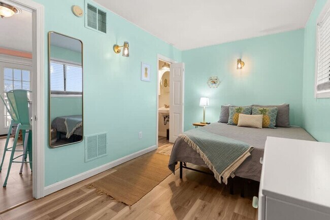 Building Photo - 12 G St