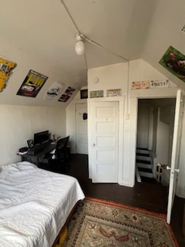 Building Photo - 5 BR / 2 BA House Near Bryan Park - Available August 2026!