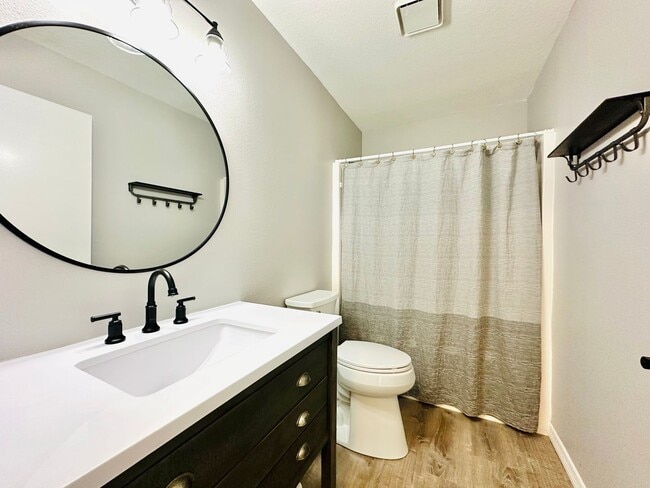 Building Photo - Charming fully furnished 2/2 home in Natur...