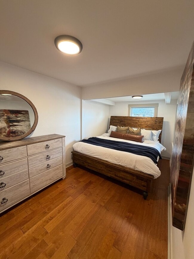 Building Photo - Fully Furnished Sloan's Lake 2 bedroom home