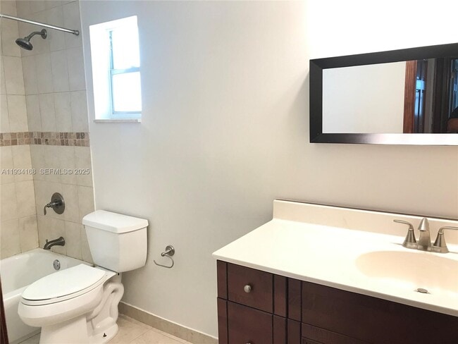 Building Photo - 9355 Fontainebleau Blvd