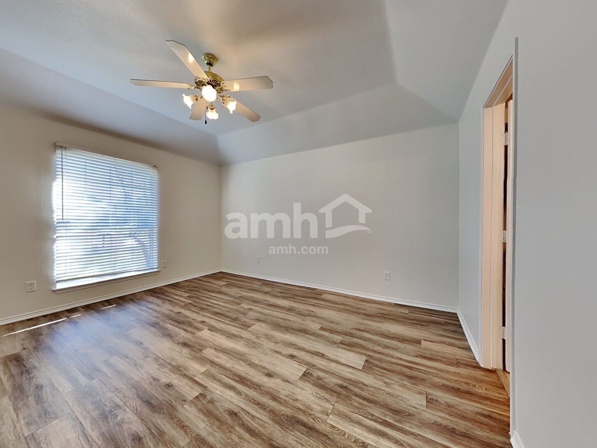 Building Photo - 333 Rock Hill Dr