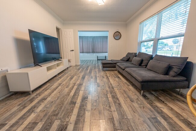 Building Photo - 2627 Ambergate Rd