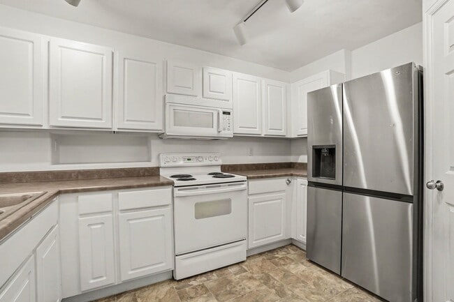 Building Photo - 1549 S Florence Way