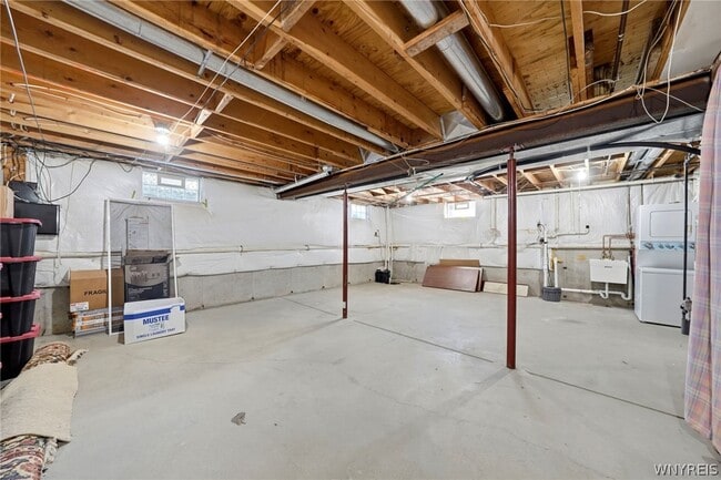 Building Photo - 555 Lakeview Ave
