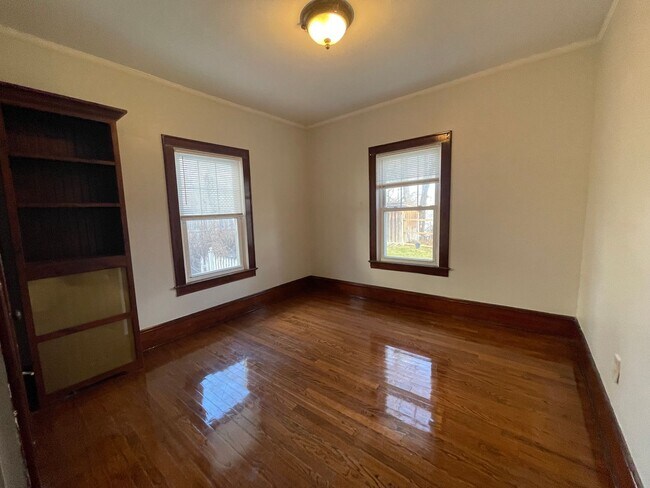 Building Photo - 25 S Onota St