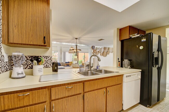 Building Photo - 1348 The 12th