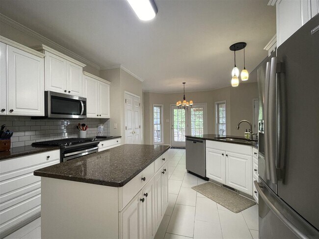 Building Photo - 11 Hialeah Pl