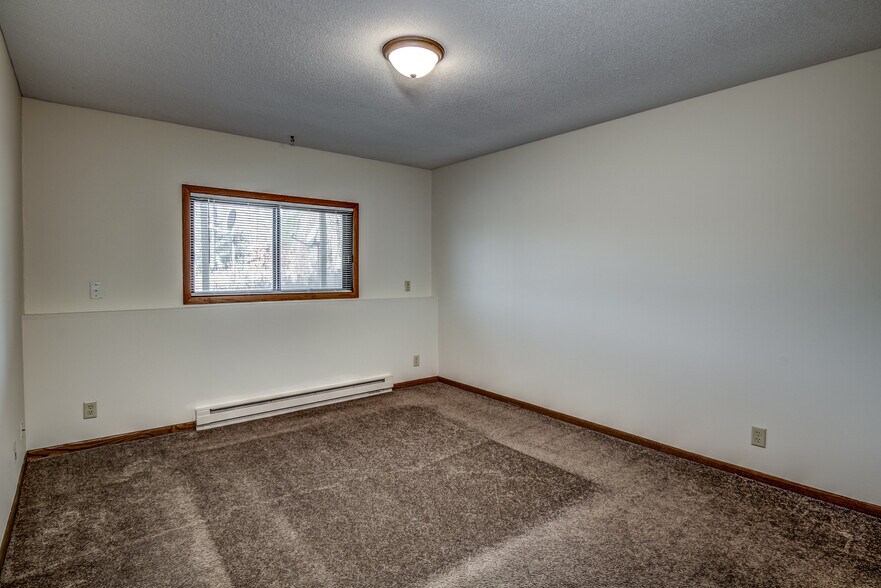 Building Photo - 632 Saxonwood Rd