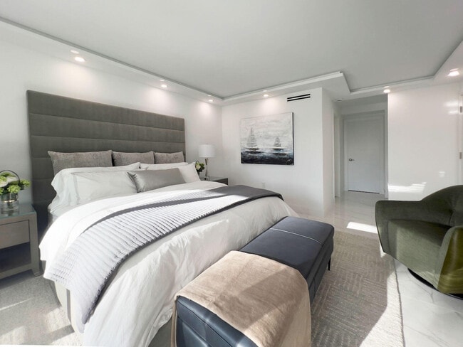 Building Photo - 3546 S Ocean Blvd