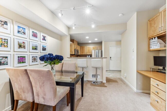 Building Photo - Frazer Court Condominiums - 1 bedroom