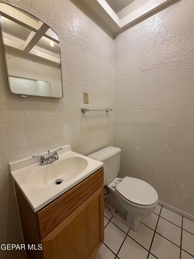 Building Photo - 10104 Alcan St