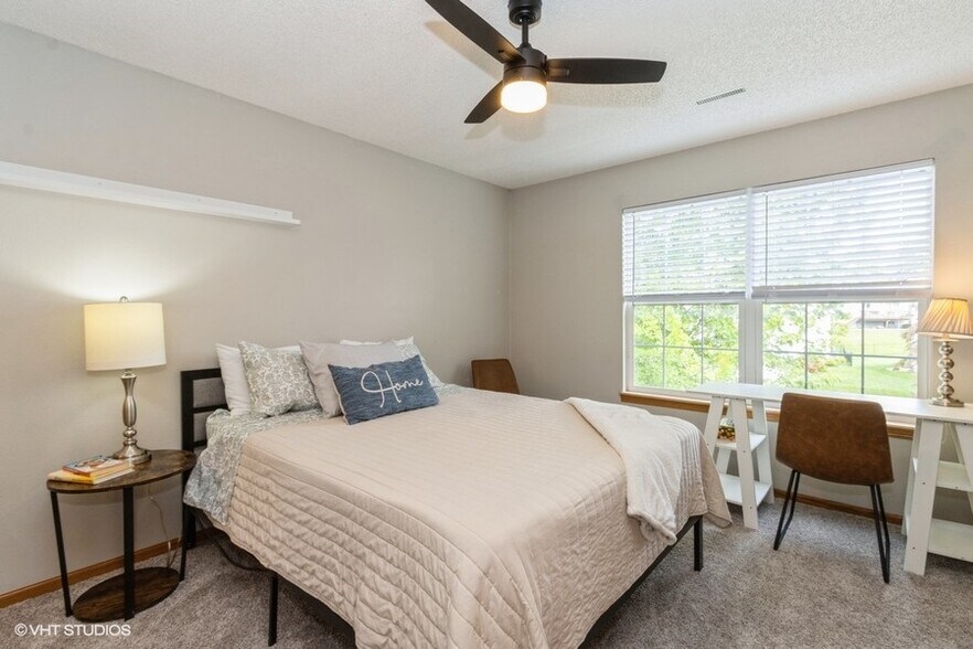 2nd Bedroom Suite - Queen Bed - 2762 Irving Ave