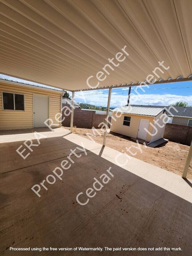 Building Photo - 921 N 400 W