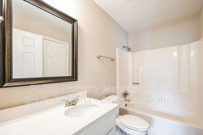 Building Photo - 9604 Blue Jay Ct
