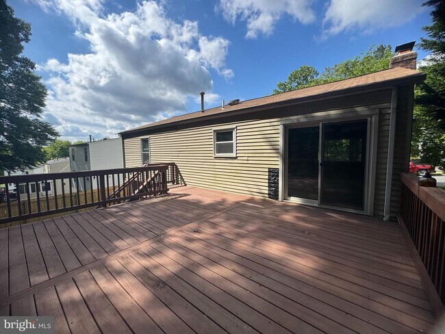 Building Photo - 5570 Rowser Dr