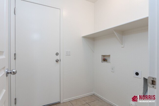 Building Photo - Perfect Home, Location and Price!