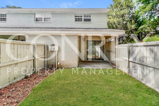 Building Photo - Gorgeous Mount Pleasant Townhome