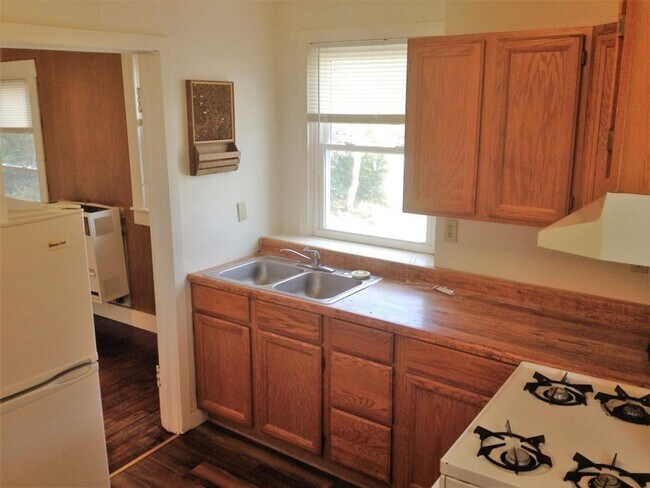 Building Photo - 703 S Main/Units 1-3