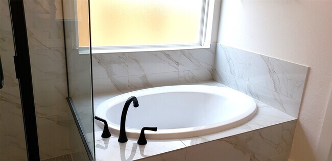 Building Photo - 10611 Hidden Rock Dr