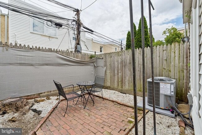 Building Photo - 161 Mifflin St