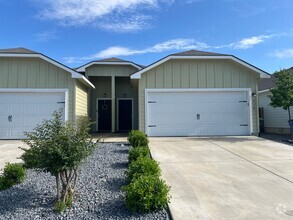Building Photo - Luxury 3/2 Duplex in Seguin, Texas
