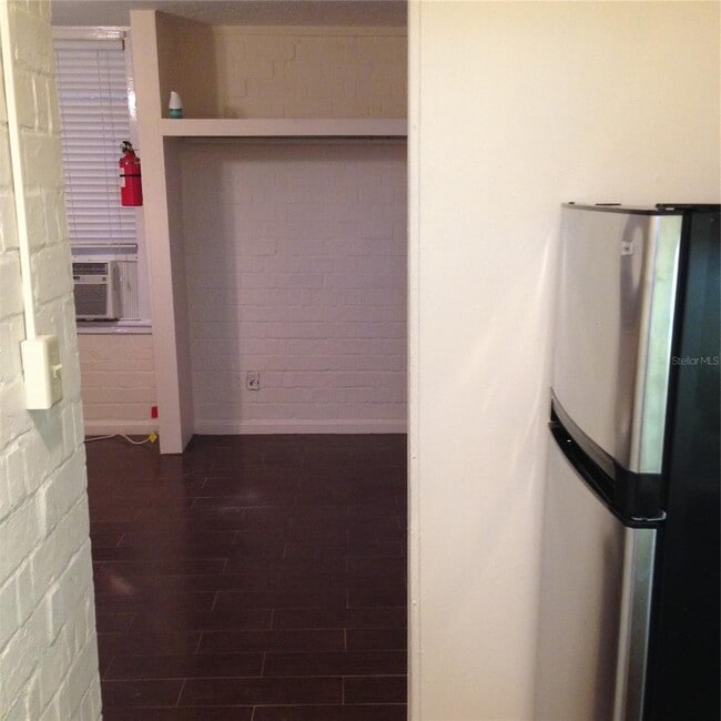 Building Photo - 1110 SW 3rd Ave