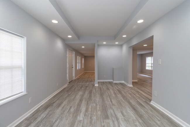 Building Photo - 770 Mahoney Rd