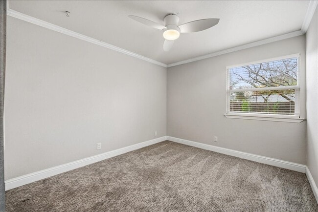 Building Photo - 1156 Hampton Rd