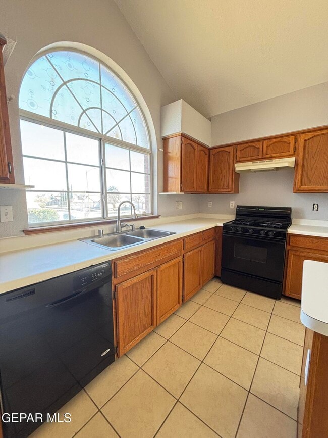 Building Photo - 10905 Loma De Rio Pl