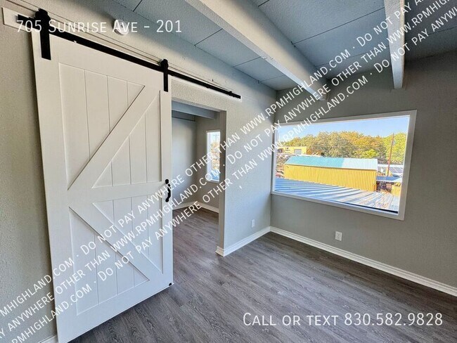 Building Photo - 705 Sunrise Ave