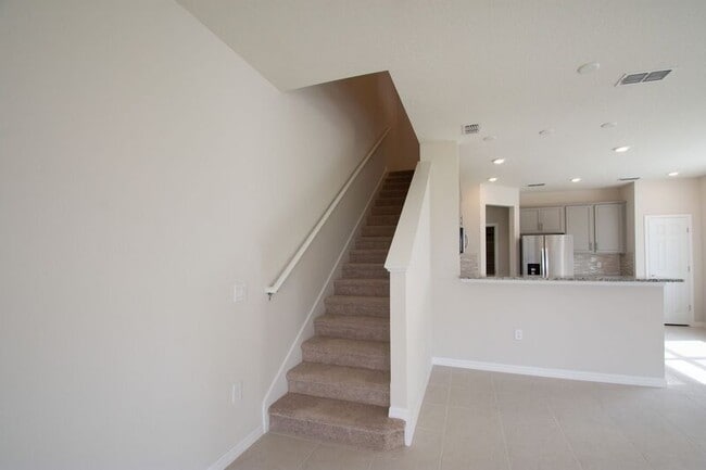 Building Photo - 3936 Plainview Dr