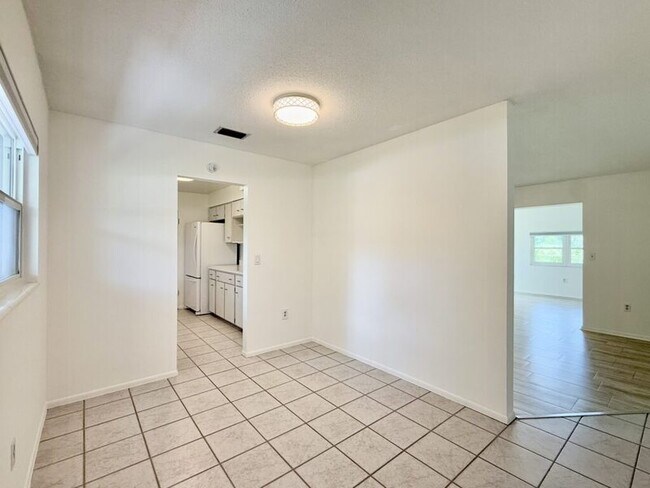 Building Photo - 4149 Prudence Dr