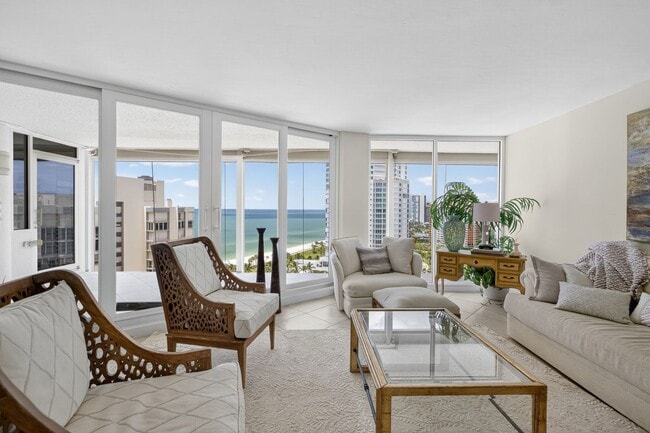 Building Photo - Rare 18th-Floor 3 bed, 3 bath Beachfront C...